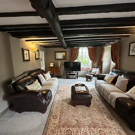 Holly Hutton le Hole